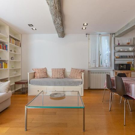 Pleasant Central Apartment With Garden Болонья Екстер'єр фото