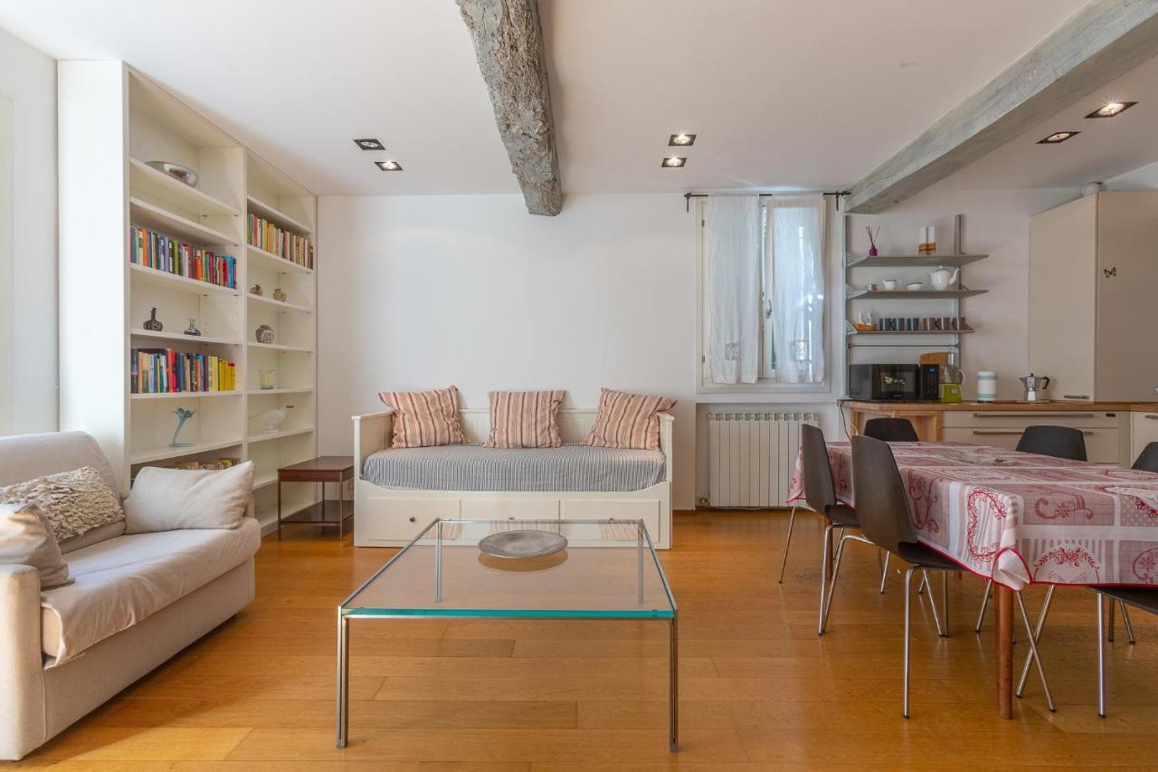 Pleasant Central Apartment With Garden Болонья Екстер'єр фото
