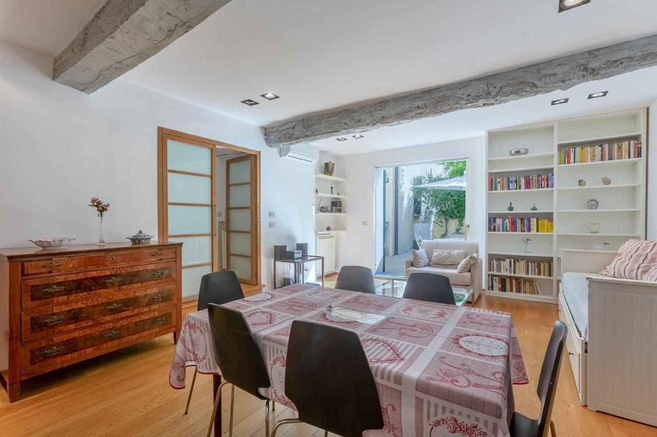 Pleasant Central Apartment With Garden Болонья Екстер'єр фото