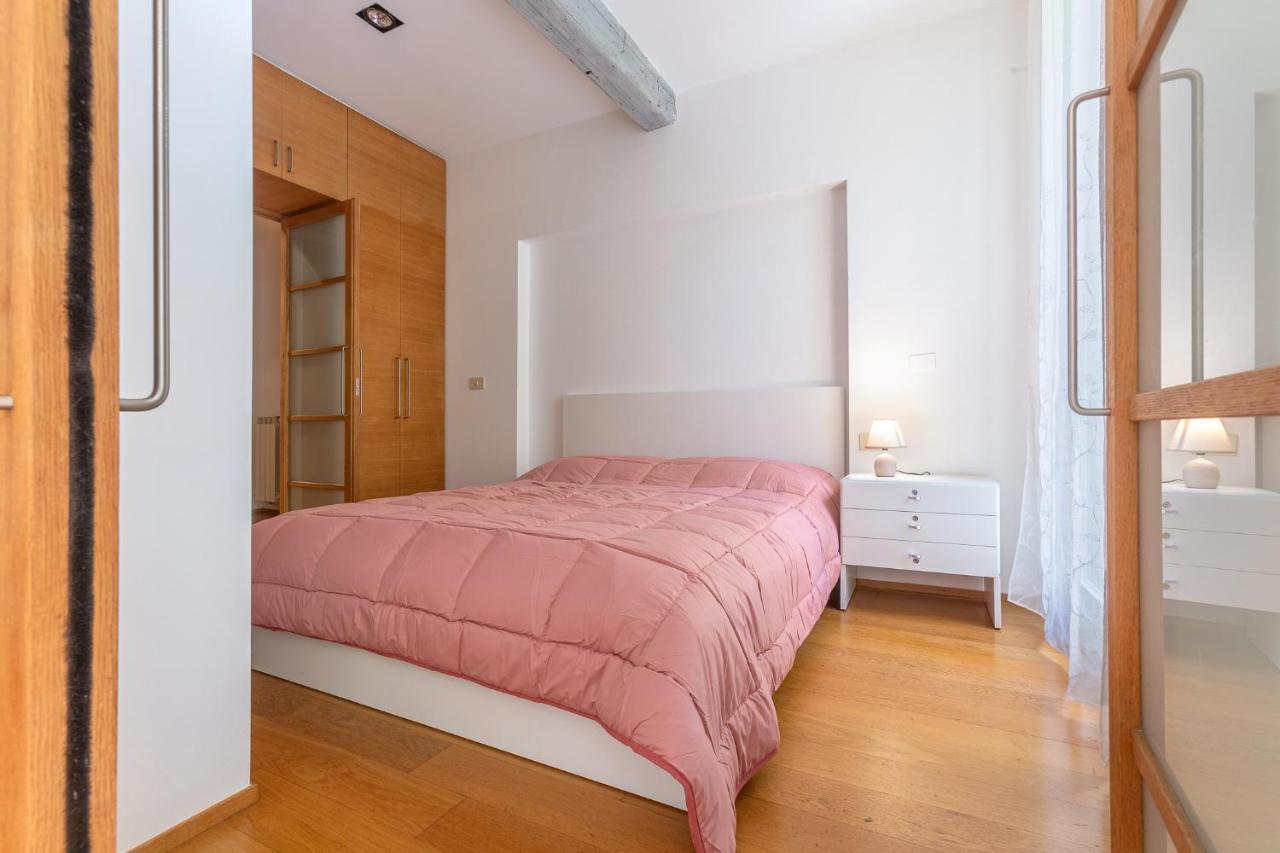 Pleasant Central Apartment With Garden Болонья Екстер'єр фото