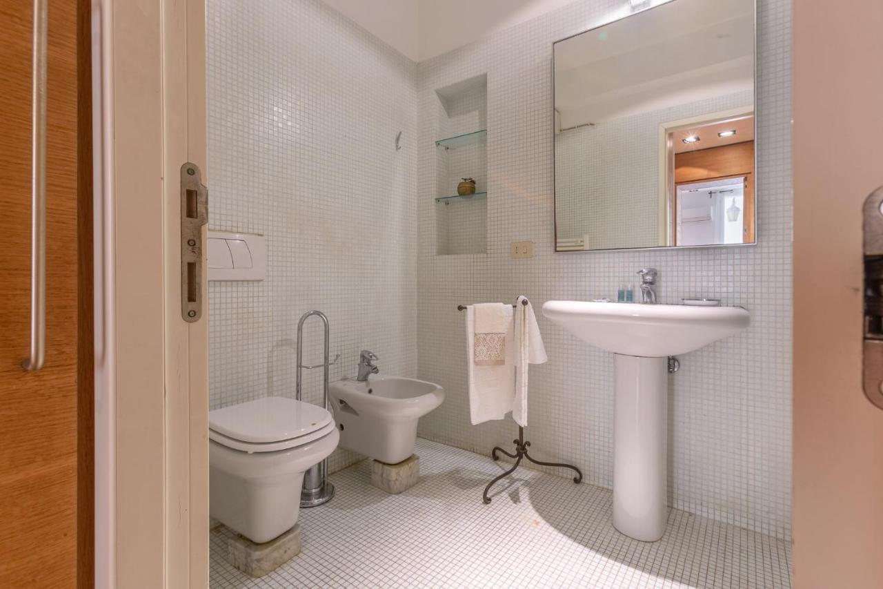 Pleasant Central Apartment With Garden Болонья Екстер'єр фото
