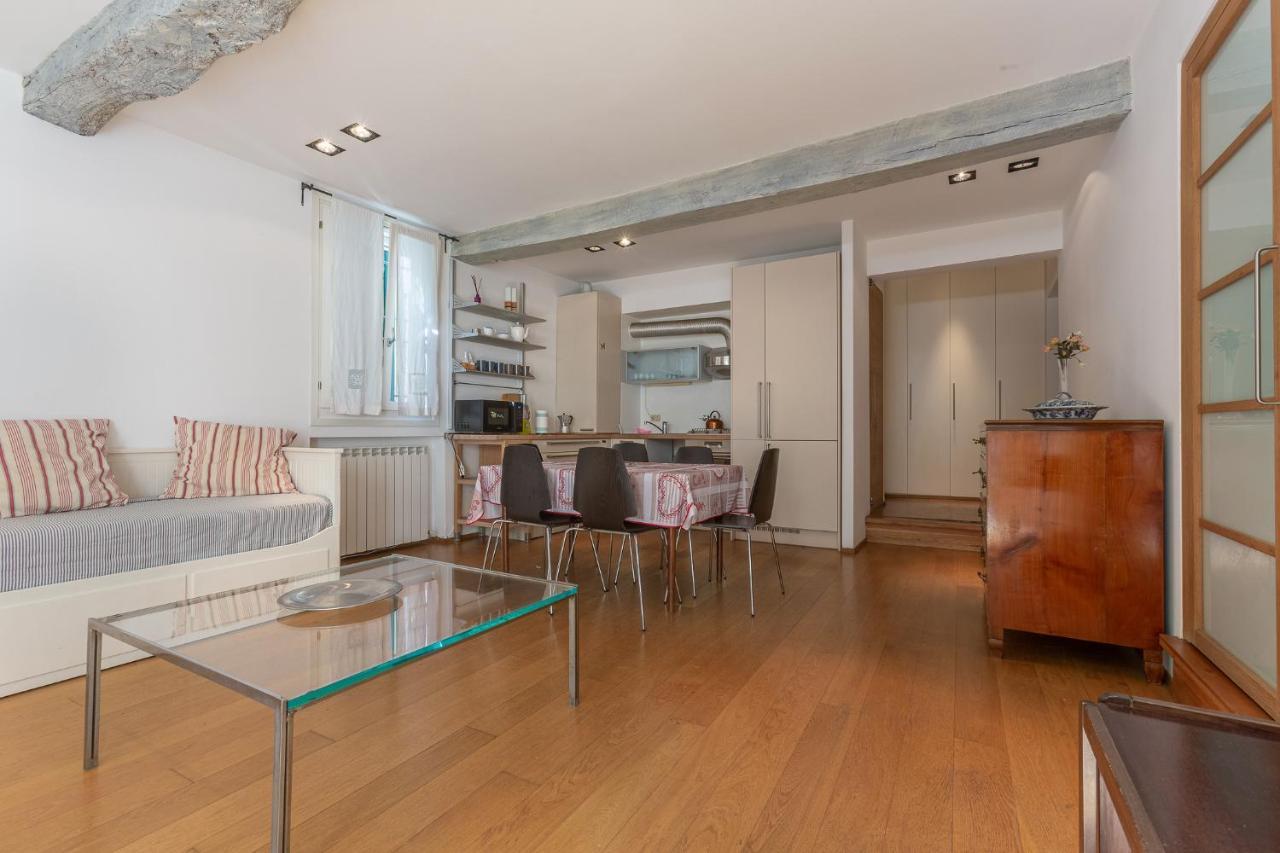 Pleasant Central Apartment With Garden Болонья Екстер'єр фото