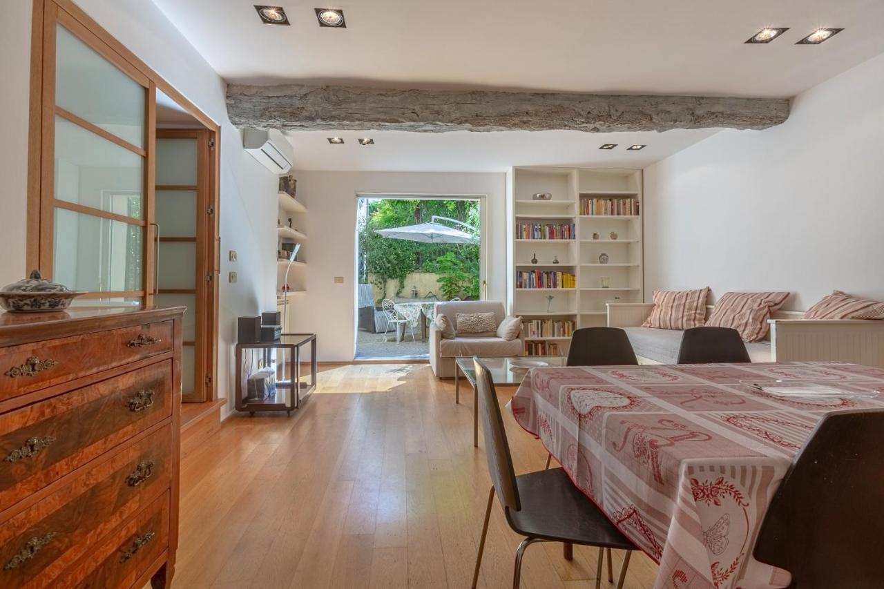 Pleasant Central Apartment With Garden Болонья Екстер'єр фото